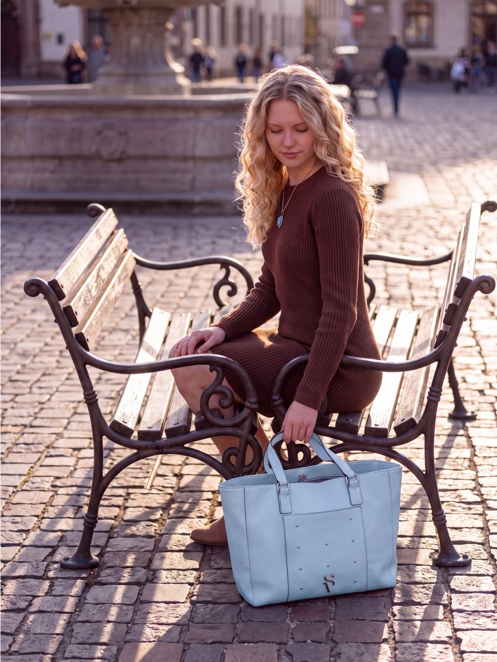 simply Vera Wang  Work Tote in the color Niagara Blue